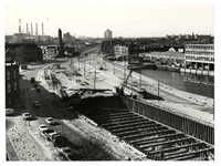 1968-586 Overzicht vanaf de watertoren van Delfshaven van de Westkousdijk, met werkzaamheden voor de verhoging van de ...