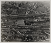1969-665 Luchtopname van Feijenoord en de Afrikaanderwijk, met op de voorgrond woningen bij de Oranjeboomstraat, de ...