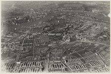 1969-668 Luchtopname van het Zuiderpark en het Zuidplein, met op de voorgrond een gedeelte van de wijken Pendrecht en ...