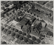 1969-678 Luchtopname van de Mathenesserlaan met uiterst links de Panamese Ambassade, daarnaast het begin van de bouw ...