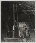 1969-685 Luchtopname van Vliegveld Zestienhoven vanuit het zuidwesten, met links de Doenkade, op de voorgrond de ...