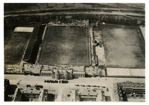 1970-574a-a Luchtopname van het Spartastadion van de Nederlandse betaalde voetbalclub Sparta, het stadion met de ...