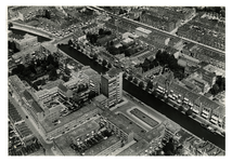 1971-1182 Luchtopname van de Rotterdamse Schie en de Schiekade met het Sint-Franciscusziekenhuis en links daarnaast de ...