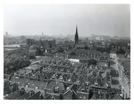 1971-1659 De wijk Rubroek gezien vanaf de westelijke toren van de Koninginnekerk, met rechts Haverlandstraat, en links ...