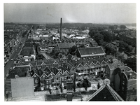 1971-1661 Overzicht vanaf de westelijke toren van de Koninginnekerk van Oud Crooswijk, met links de Boezemstraat, in ...