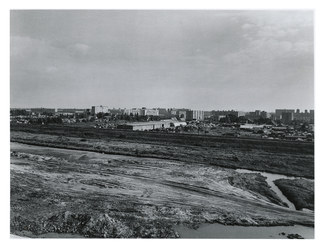 1971-1948 Overzicht van gedeelte van de wijk Het Lage Land, vanaf de uitkijkstelling staande op Rijksweg 20 (A20) in ...