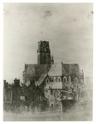 1971-1994 Reproductie. Overzicht van het koor en transept van de Sint-Laurenskerk, met op de voorgrond de gevels van de ...