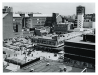 1972-1284 Overzicht vanaf de flat in de Van Ghentstraat van de omgeving tussen de Coolsingel en de Lijnbaan, met ...