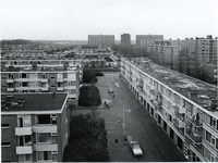 1972-2218 Overzicht vanaf de brandtrap van de studentenflat aan het Jacob van Campenplein van woningen in de Cornelis ...