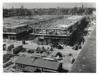 1972-4520a Overzicht vanaf het Hotel Central van de bouw van het winkelcentrum de Lijnbaan.