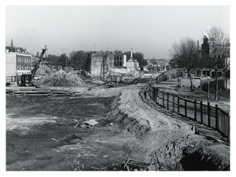 1972-644 Zicht op sloopwerkzaamheden in het gebied tussen de Rotte en de Hofdijk, met op de voorgrond de Rechter ...