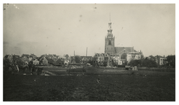 1972-902 Overzicht van het dorp Overschie, vanaf de Torenlaan, met in het midden de Grote Kerk van Overschie aan de ...