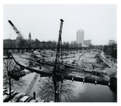 1977-545 Overzicht van de nieuwbouw op de Sint-Jacobsplaats tussen de Goudsesingel (rechts) en het Stokviswater ...