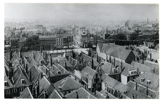 1978-2960 Overzicht vanaf de Zuiderkerk aan de Glashaven van de daken van huizen tussen de Jufferstraat (op de ...