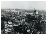 1978-2963 Overzicht vanaf de toren van de Grote kerk (Sint-Laurenskerk) van het spoorwegviaduct, op de voorgrond links ...