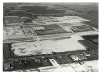 1979-2542 Overzicht van Zevenkamp, waar bouwactiviteiten plaatsvinden voor nieuwbouw in het oosten van Rotterdam, ten ...