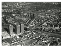 1979-2547 Overzicht van het industriegebied Nieuw-Mathensse bij het Marconiplein, met links de Europoint torens. Op de ...