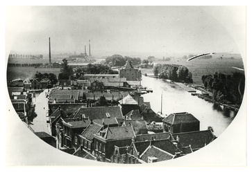 1980-1831 Uitzicht vanaf de toren van de Grote Kerk in Overschie van de omgeving van de Hoge brug over de Delfshavense ...