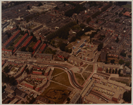 1983-1433 Luchtopname van Kralingen-west, met op de voorgrond de slingerende Gerdesiaweg, met in het midden het ...