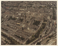 1983-1448a Luchtopname van de Provenierswijk (op de voorgrond), het gedeelte tussen de Provenierssingel en de ...