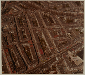 1984-731 Luchtopname van het woongebied ten westen van het Heemraadsplein, met op de voorgrond de Nieuwe Binnenweg, in ...