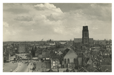 1986-1795 Overzicht vanaf het in aanbouw zijnde beursgebouw aan het Rodezand van de doorbraak van de Meent. In het ...