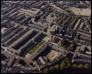 1992-1736 Luchtopname van de wijk Oude Noorden, met op de voorgrond de Rotte. Uit het oosten.