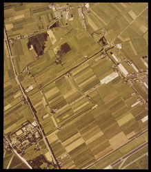 2000-1120 Verticale luchtopname van Rotterdam, met in het midden het grondgebied van deelgemeente Overschie en de buurt ...