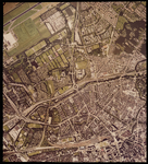 2000-1125-A Verticale luchtopname van Rotterdam-Noord, en rechts Hillegersberg en Schiebroek met de Bergse Plassen, ...