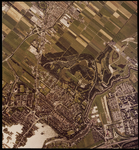 2000-1132 Verticale luchtopname van Rotterdam, met links in het midden Hillegersberg-Schiebroek met de wijken ...