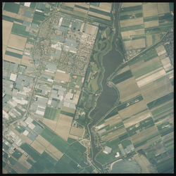 2000-281 Verticale luchtopname van de Rotte en in het midden de Rottemeren, links Bleiswijk, en rechts de Hennipsloot ...