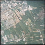 2000-299 Verticale luchtopname van het Westland met linksboven een gedeelte van De Lier, en rechts Schipluiden. ...