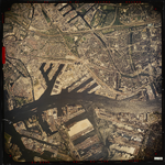 2000-352 Verticale luchtopname van Rotterdam met bovenaan het bedrijventerrein de Spaanse polder, rechts daarvan het ...