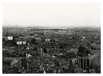 III-148-03-3 Overzicht vanaf de Sint-Laurenskerk van deel van de binnenstad bij de omgeving van de Goudsesingel, met ...
