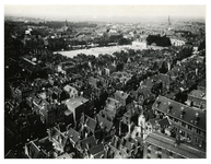 III-149-01 Overzicht vanaf de Sint-Laurenskerk van het open terrein voor het nog te bouwen stadhuis aan de Coolsingel ...