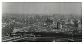 III-357 Overzicht vanaf de stadhuistoren van de Katshoek en de Hofdijk, in het midden de Admiraal de Ruyterweg, rechts ...