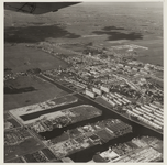 III-539-1 Luchtfoto van Overschie en de wijk Kleinpolder (rechtsmidden). Op de voorgrond het bedrijventerrein ...