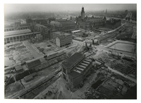 IV-345-02-5 Overzicht vanaf de toren van de Sint-Laurenskerk van de wederopbouw aan de omgeving van de Delftsevaart en ...