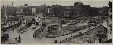 IX-1323 Overzicht van de werkzaamheden in verband met het verplaatsen van de Delftse Poort aan het Hofplein. Zicht op ...