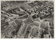 IX-2266-76 Luchtfoto van het Oostplein met omgeving, op de voorgrond het Groenendaal en het Bodecentrum. Links de ...
