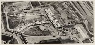 XIX-19-23-3 Luchtopname van het stadsdeel Dijkzigt met het bouwterrein voor het Academisch ziekenhuis, en rechts ...