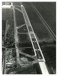 XVII-76-42 Luchtopname van de verlengde startbaan van het vliegveld Zestienhoven.