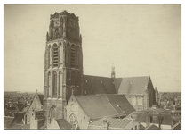 XVIII-95-01-2 Overzicht van de Sint-Laurenskerk aan het Grotekerkplein en omgeving vanaf het spoorviaduct over de ...