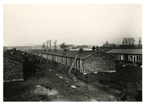 XXV-191-10 Overzicht van de bouw van 350 noodwoningen, het zogenaamde Brabantse Dorp, op een terrein aan de ...