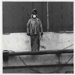 1988-1417 Lasser voor een schip in het dok van scheepsreparatiebedijf Niehuis en Van den Berg N.V. aan de Eemhaven van ...