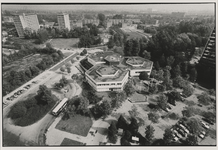 1992-3252 Wijkgebouw de Klimmende Bever van bovenaf gezien.