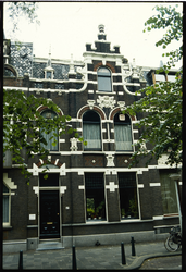 1425 Woonhuis gebouwd in de periode 1895 naar het ontwerp van de architecten W.F. Overeijnder en J.H. de Roos aan de ...