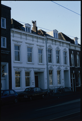 1432 Woningen en kantoren uit de periode 1878 aan Oostzeedijk 64-66 in Kralingen.