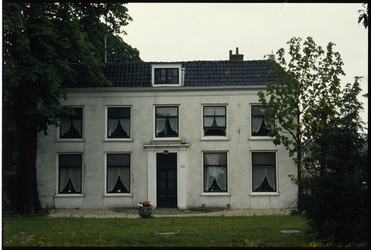 1602 Monumentaal woonhuis gebouwd in de periode in 1830 aan de s'-Gravenweg 262 in Kralingen.