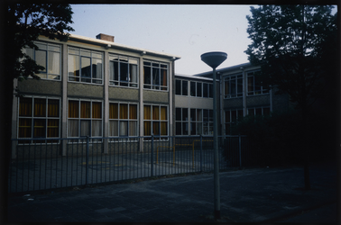 1667 Schoolgebouw van de Kralingse Speel- en Werkgemeenschap, gerealiseerd in 1954 naar ontwerp van de B.M. den ...